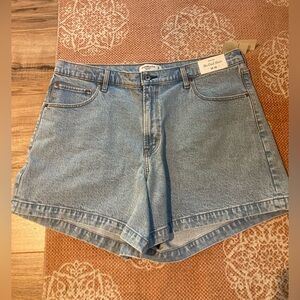 Abercrombie Shorts NWT 34/18 Light Wash The Dad Short Hi-Rise